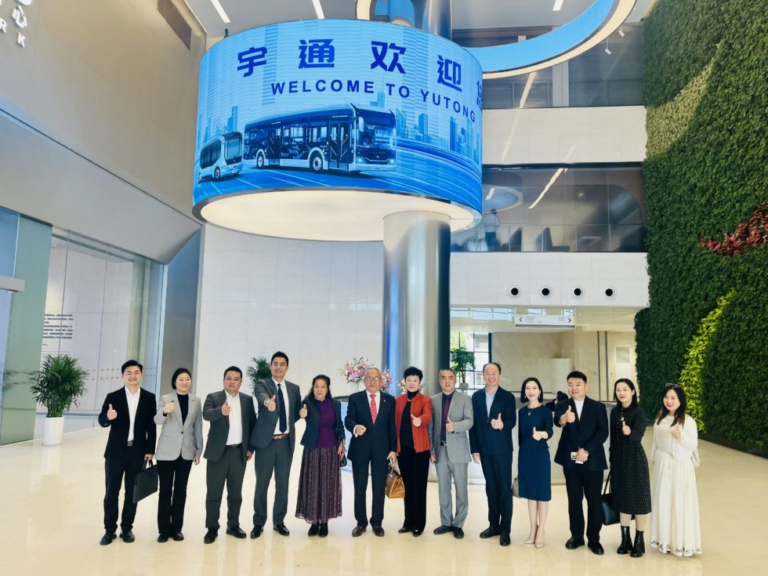 郑州市外办陪同基金会参访宇通客车集团，蜜雪冰城总部和中欧班列调度中心